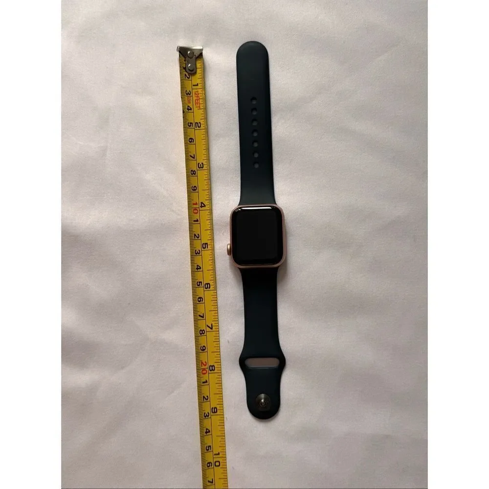 Apple Watch SE 40mm 32GB A2353 Aluminum Gold/Charger